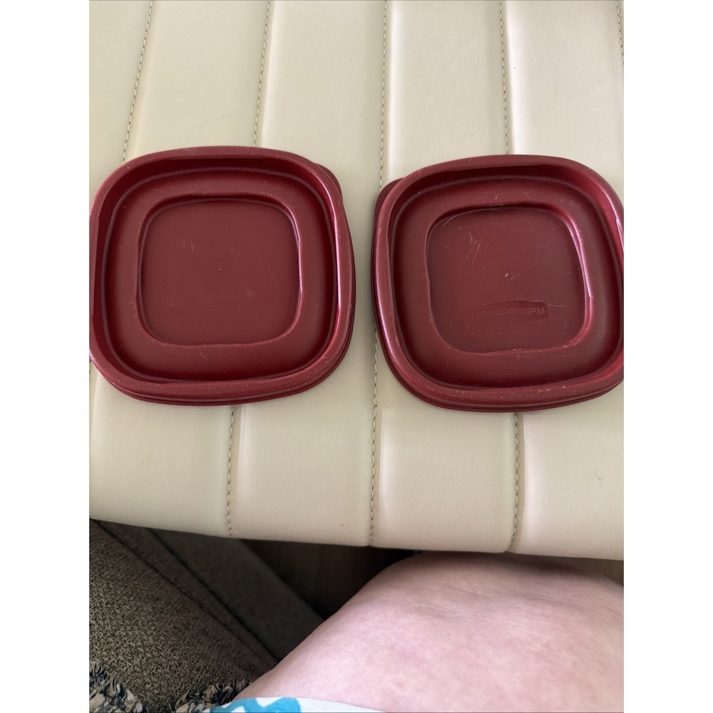 2 Rubbermaid Easy Find 7J58 Maroon Replacement Food Container Lid 4.5 Inches